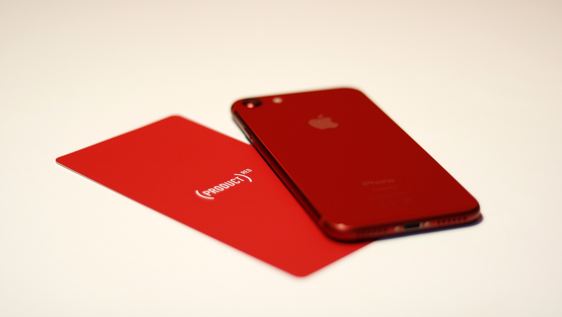 Iphone 8 Plus の色はどれが人気 後発で出たred 赤 の評判とは スマホのススメ